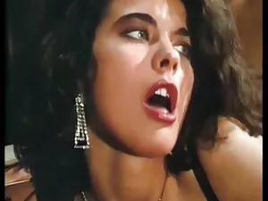 یک فاحشه زیبا fucks  ...