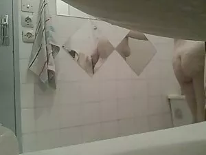 سبزه لاغر جوان با خا ...